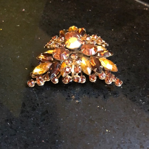 Judy Lee Vintage Brooch - Picture 2 of 4